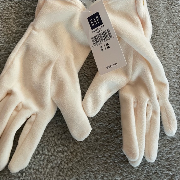 New with tags Gap Small/Medium fleece cream coloured gloves - Picture 3 of 4
